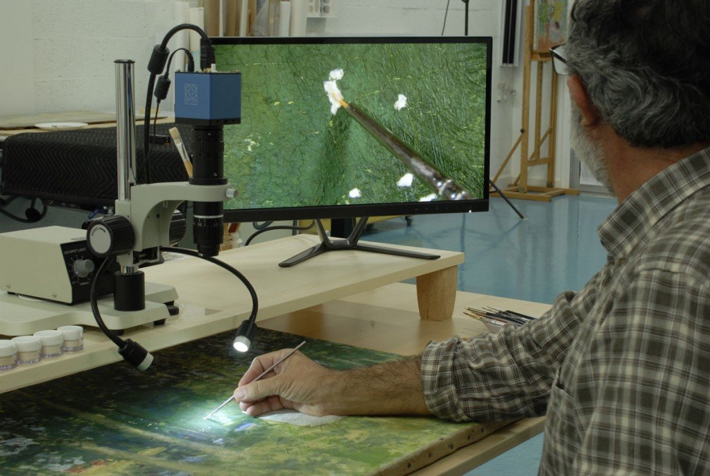 Paintings Conservation - Working Under the Microscope