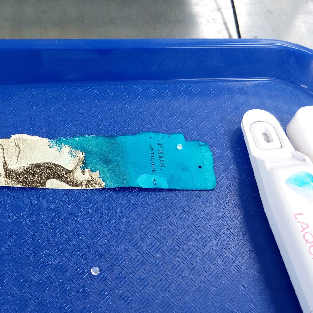Removal of a colored substance from a paper with agarose
